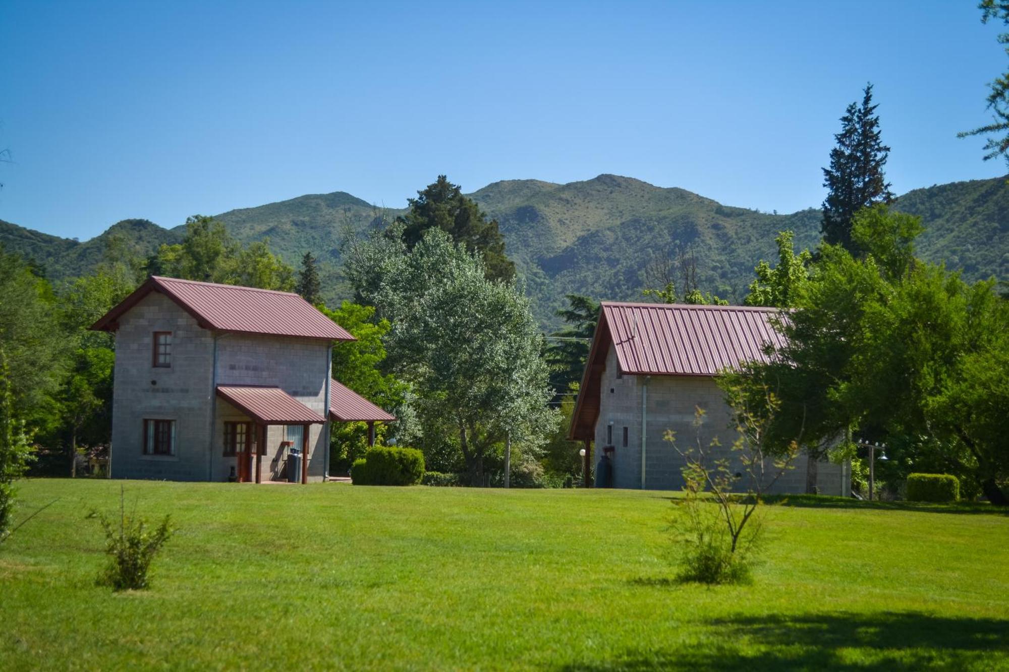 Urqu Qhawarina Lodge
